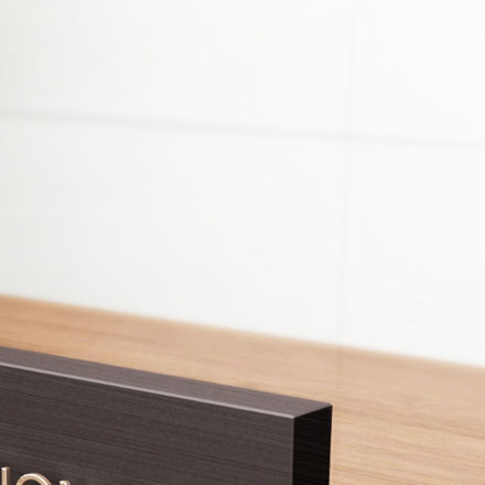 亞克力標(biāo)識標(biāo)牌設(shè)計：材質(zhì)創(chuàng)新，亞克力標(biāo)識標(biāo)牌設(shè)計展現(xiàn)現(xiàn)代美感